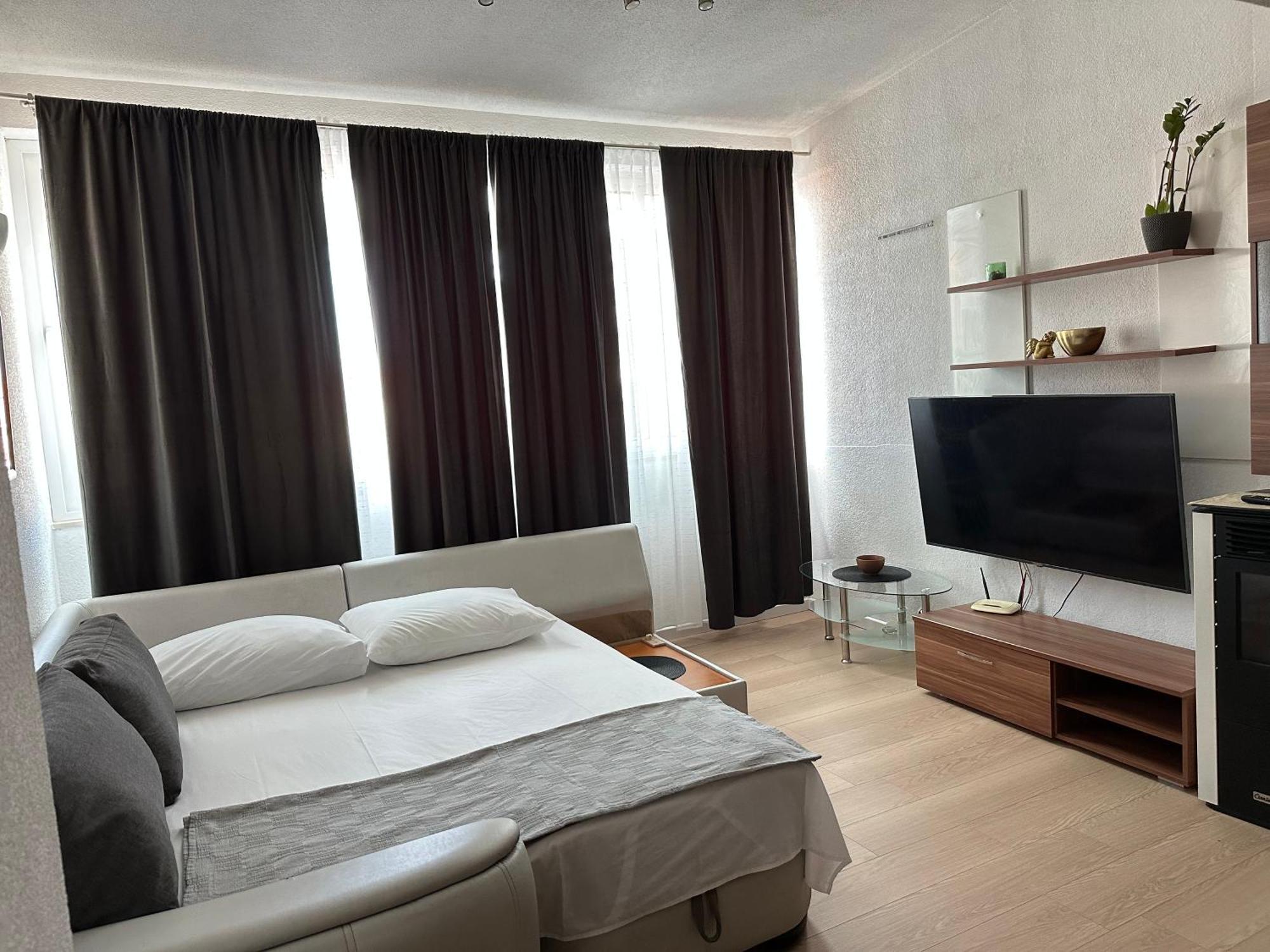 Centar - Mirjana Makarska