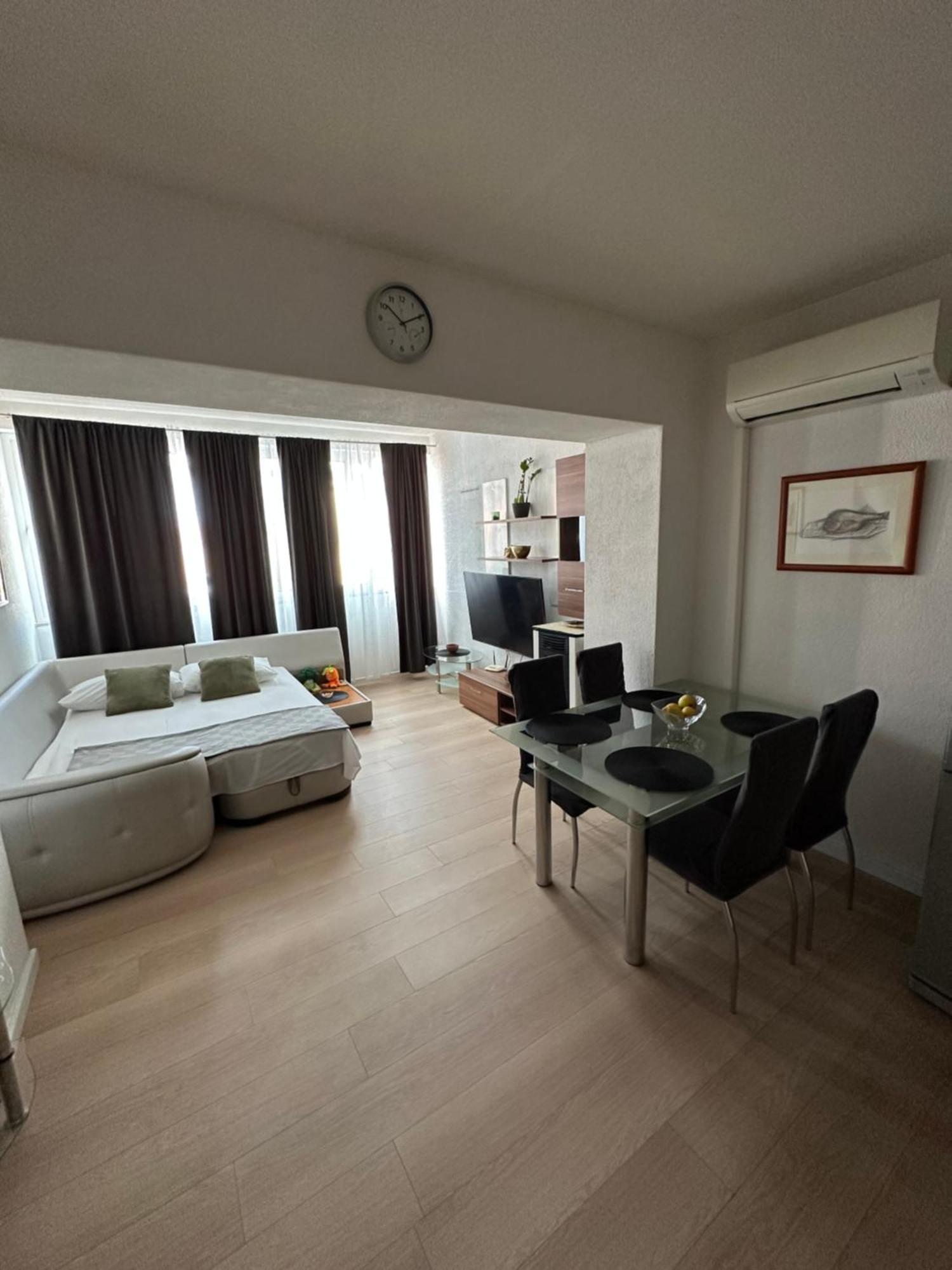 Centar - Mirjana * Makarska